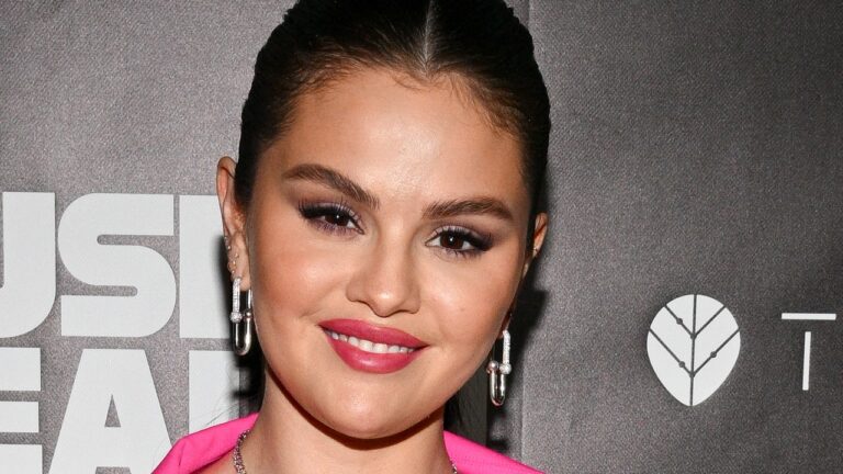 Selena Gomez’s Ice Blue Eye Shadow Just Gave Me the Chills — See the Photos