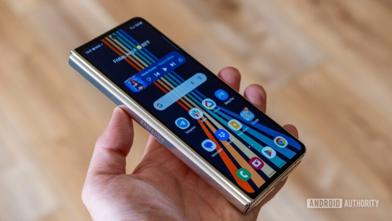 Galaxy Z Fold 5 gets the One UI 6 beta, no word on the Flip 5