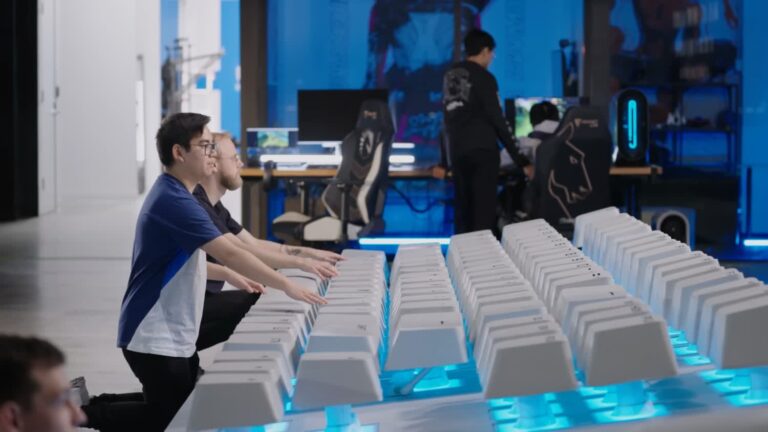 Alienware constructs massive mechanical keyboard and mouse, uses them to play DOTA 2