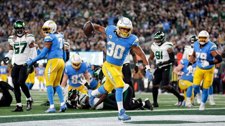 Austin Ekeler’s 2 touchdowns help Chargers cruise past Jets