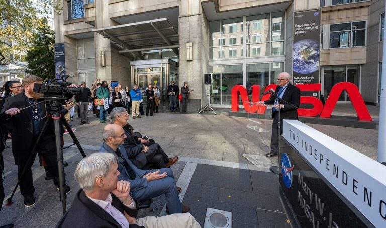 NASA dedicates giant ‘worm’, honors logo designer Richard Danne