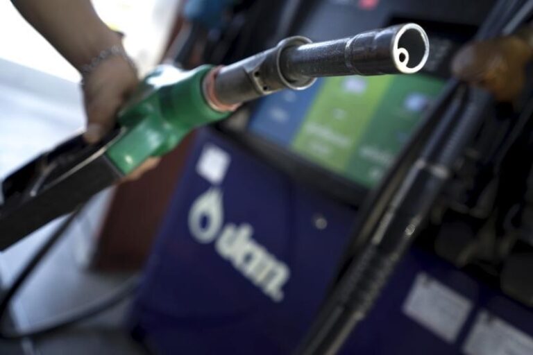 Oil prices fall on larger-than-expected increase in US inventories By Investing.com