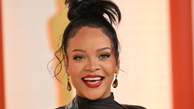 Rihanna Just Keeps Getting Blonder and Blonder by the Minute — See the Photos