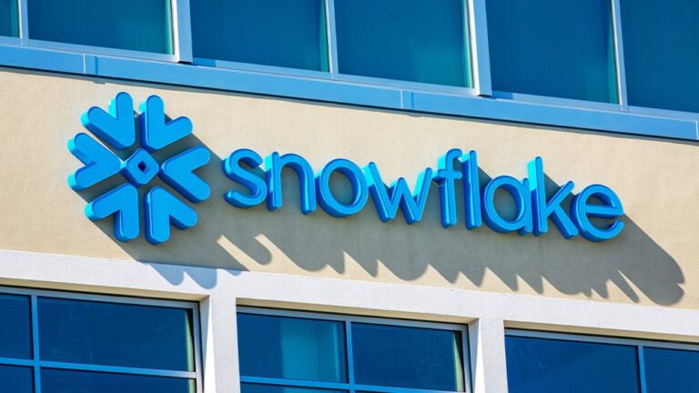 SNOW Stock: Snowflake Earnings, Revenue Top Estimates As Cloud Spending Rebounds