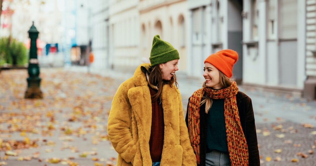 77 Cozy & Creative Winter Date Ideas To Swoon Over All Season Long