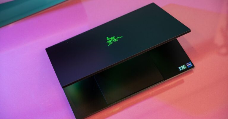 Razer puts an OLED in the Blade 16 gaming laptop and bumps the Blade 18 to 4K.