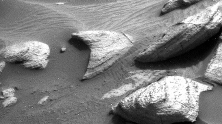 ‘Star Trek’ on Mars? Curiosity rover spots Starfleet symbol on Red Planet