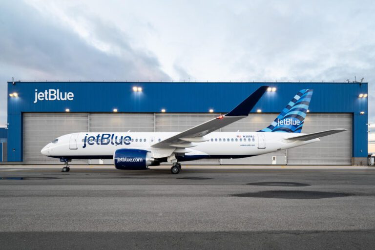 Why JetBlue Stock Is Soaring and Spirit Airlines Is Plummeting Today