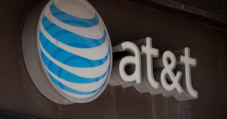 AT&T Says It’s ‘Working Urgently’ To Fix Widespread Cellular Outage