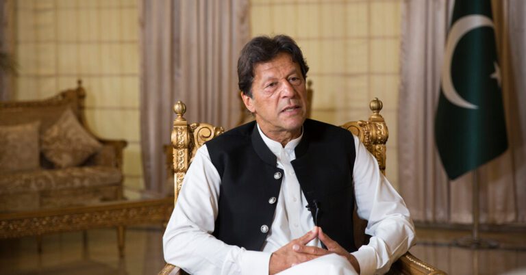 How Imran Khan Used Social Media to Rise Again in Pakistan