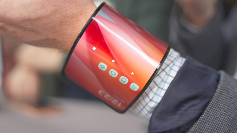 Motorola’s smartphone wraps around the wrist, and it’s crazy