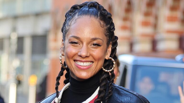 The Part of Alicia Keys’s Super Bowl Look You Didn’t See: Her Decadent Manicure — See Photos