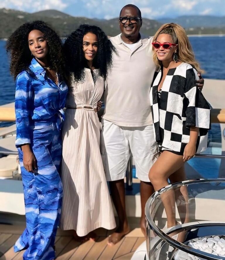 Kelly Rowland Yachts it Up With Beyonce, Michelle Williams, and Matthew Knowles in Sai Sankoh Available on Fashion Bomb Daily Shop!