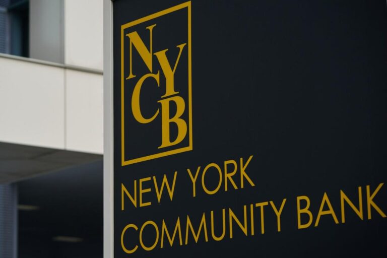 NYCB Downgraded to Junk by Fitch, as Moody’s Goes Even Deeper