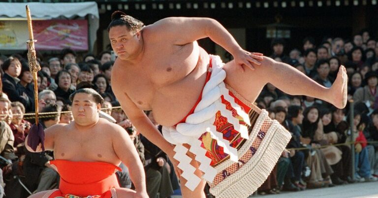 Akebono, Hawaii-Born Sumo Champion in Japan, Dies at 54