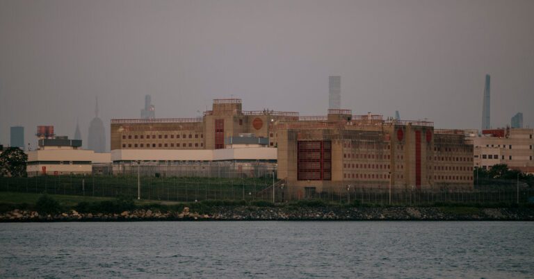 Former Rikers Employees Charged With Smuggling in Contraband