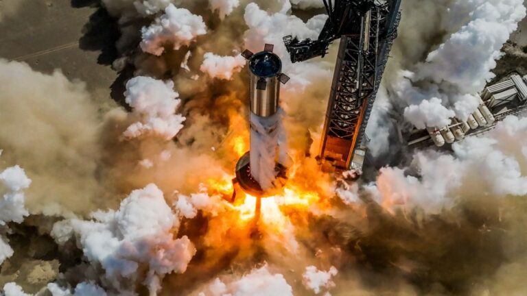 SpaceX fires up huge Super Heavy booster ahead of 4th Starship test flight (photos, video)