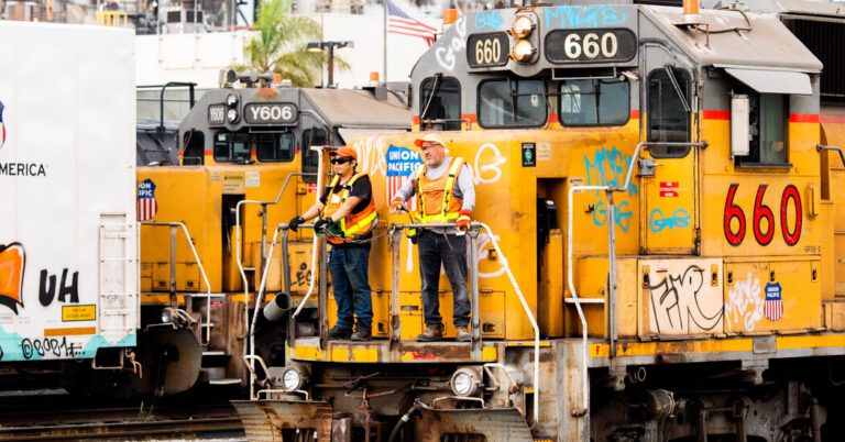 U.S. Finalizes Rule Requiring Two-Person Crews on Freight Trains