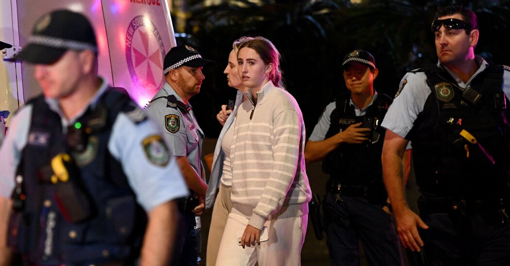 Witnesses to Sydney Mall Stabbing Describe Harrowing Scenes